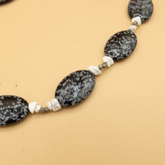 Adjustable Gray Black White Stone Chunky Necklace - Picture 8 of 9